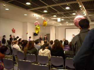 国際交流まつり ２日目展示ホール.bmp